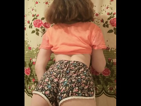❤️ Sexy mladá kočka svléká šortky před kamerou. Šukání video u nás cs.rassadakubani.ru ❌